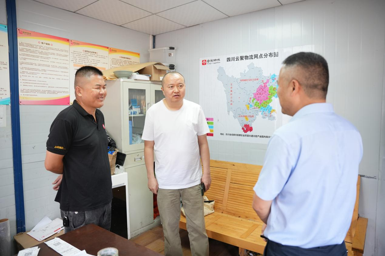 南充顺庆区总工会“关爱职工·夏送清凉”活动走进川北市场