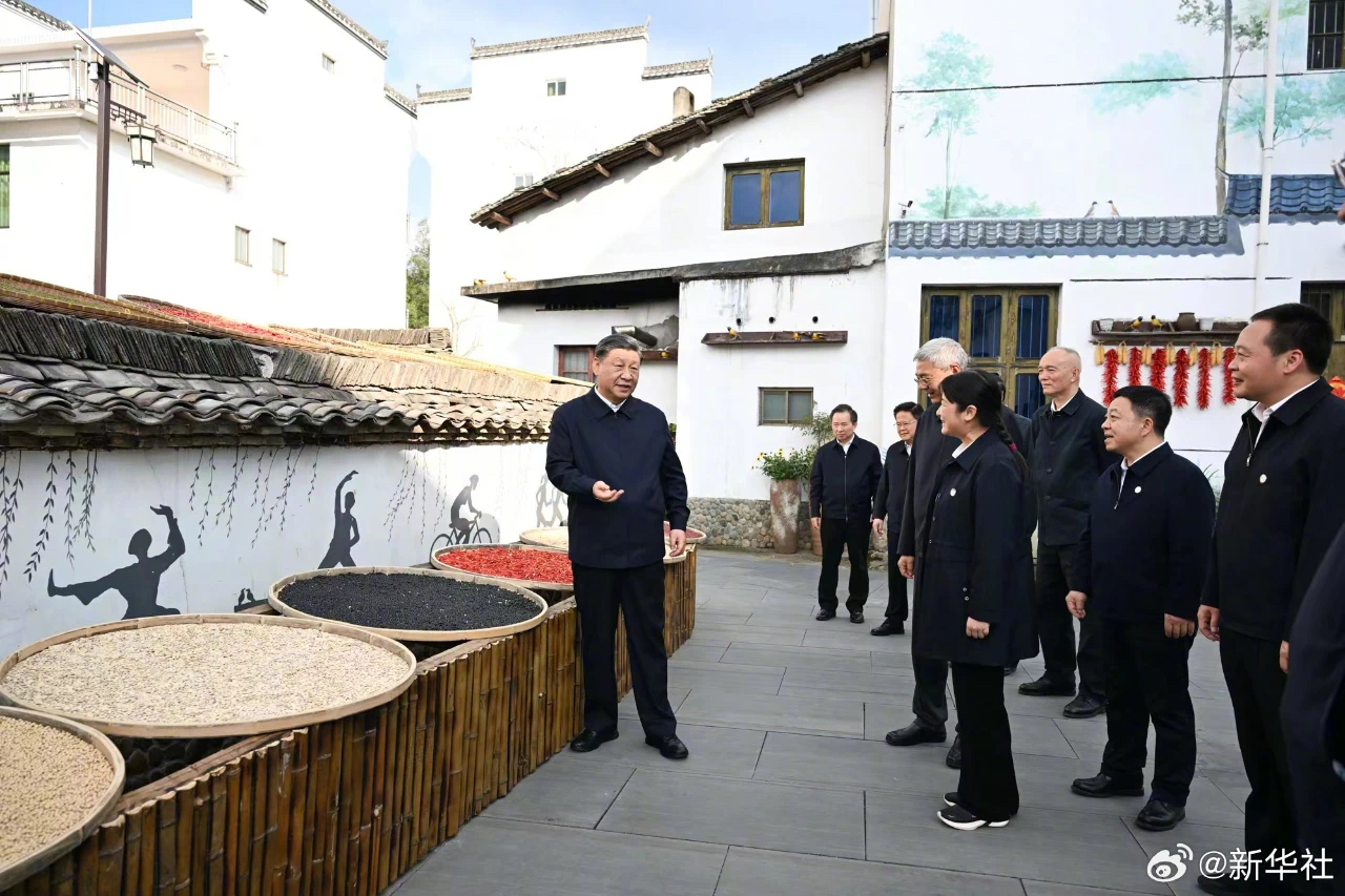 6541e94aaca0e.png 走在前、勇争先、善作为——习近平总书记在江西考察时的重要讲话指引发展方向、凝聚奋斗力量.png