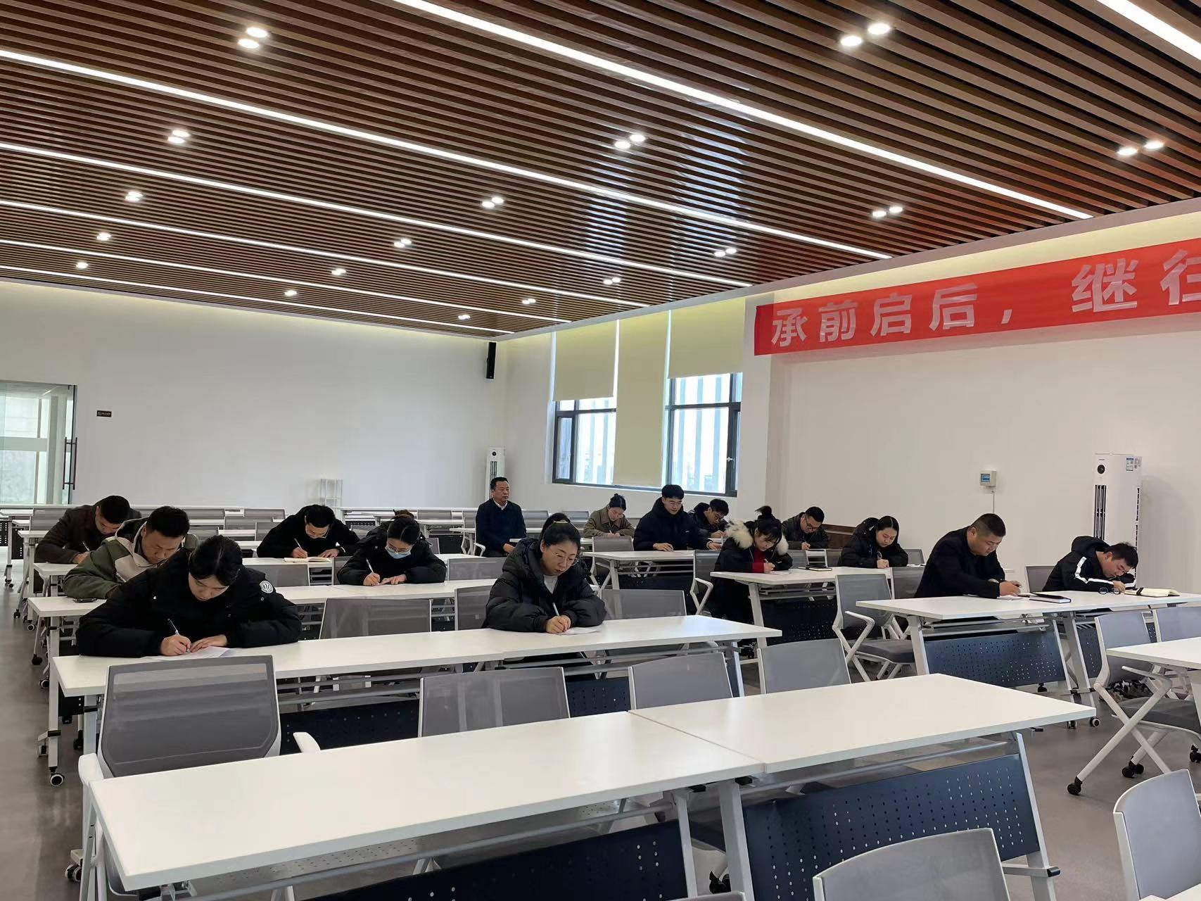 以考促学强本领 川繁猪、蜀芯猪公司组织开展业务知识考试