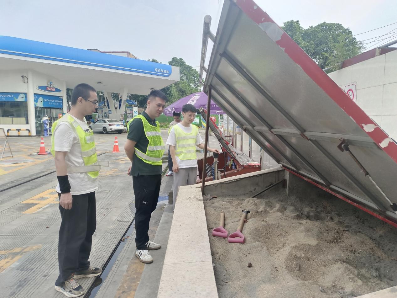 66e4e4b468298.png 成都片区权属企业开展迎“双节”安全检查2.png