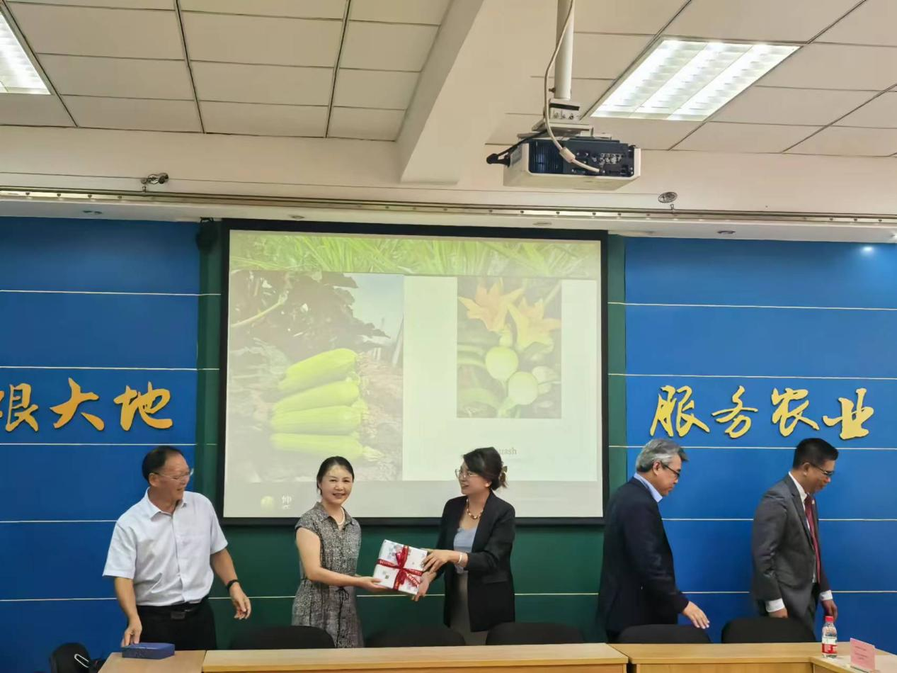 仲衍种业与马来西亚砂拉越州政府代表团举行座谈