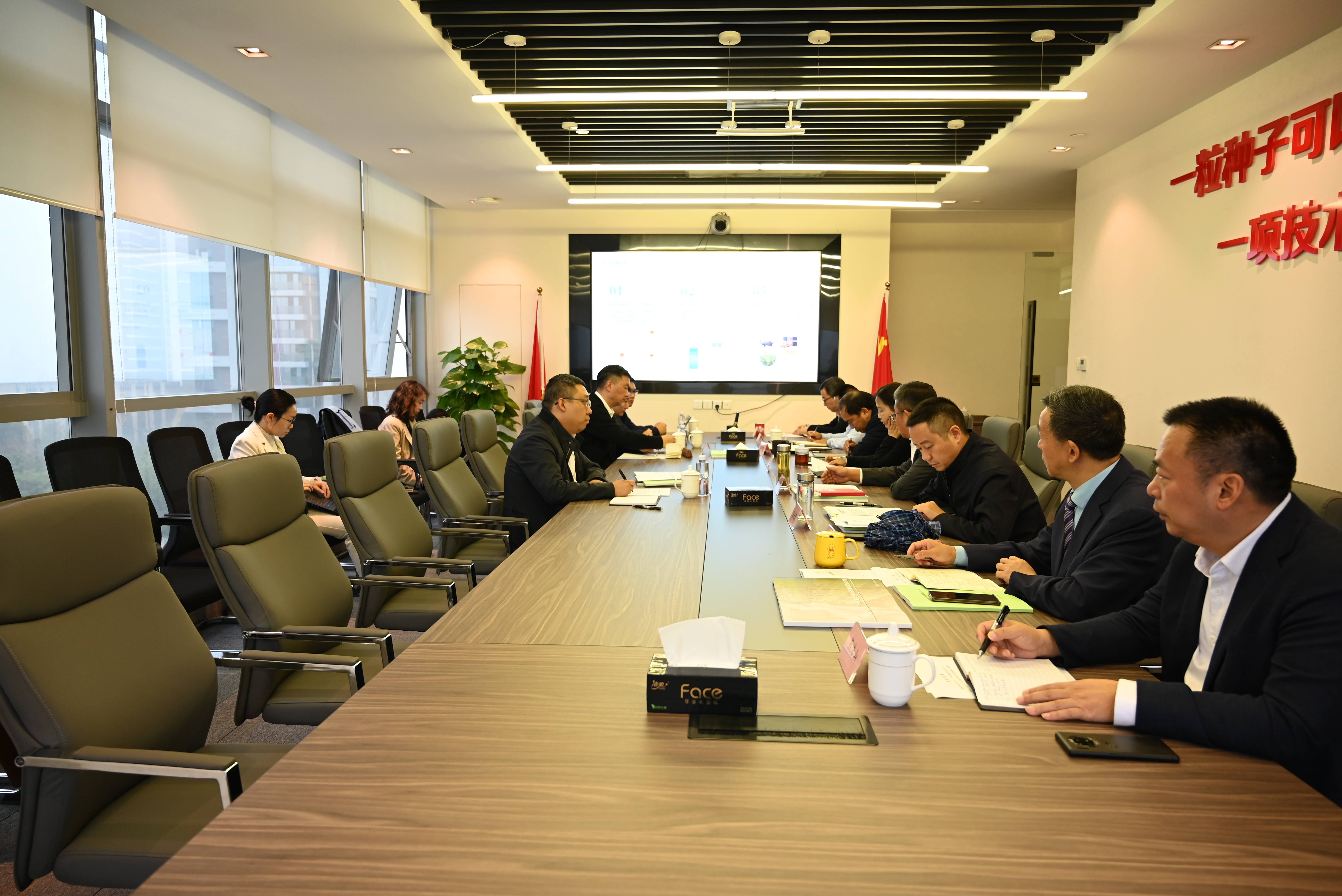 李宇飞到四川现代种业集团调研