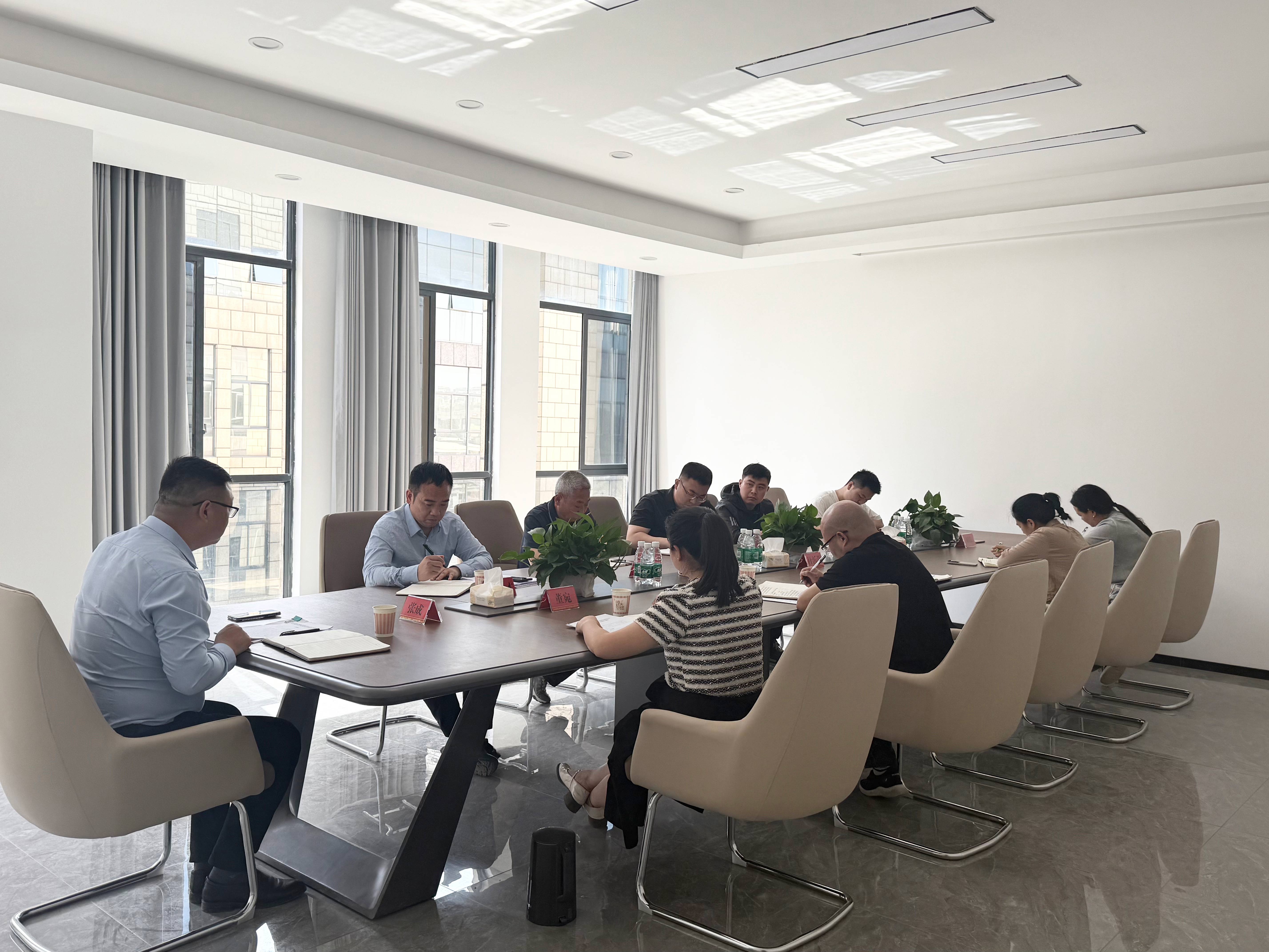 西大农科公司召开底线性工作专题会议