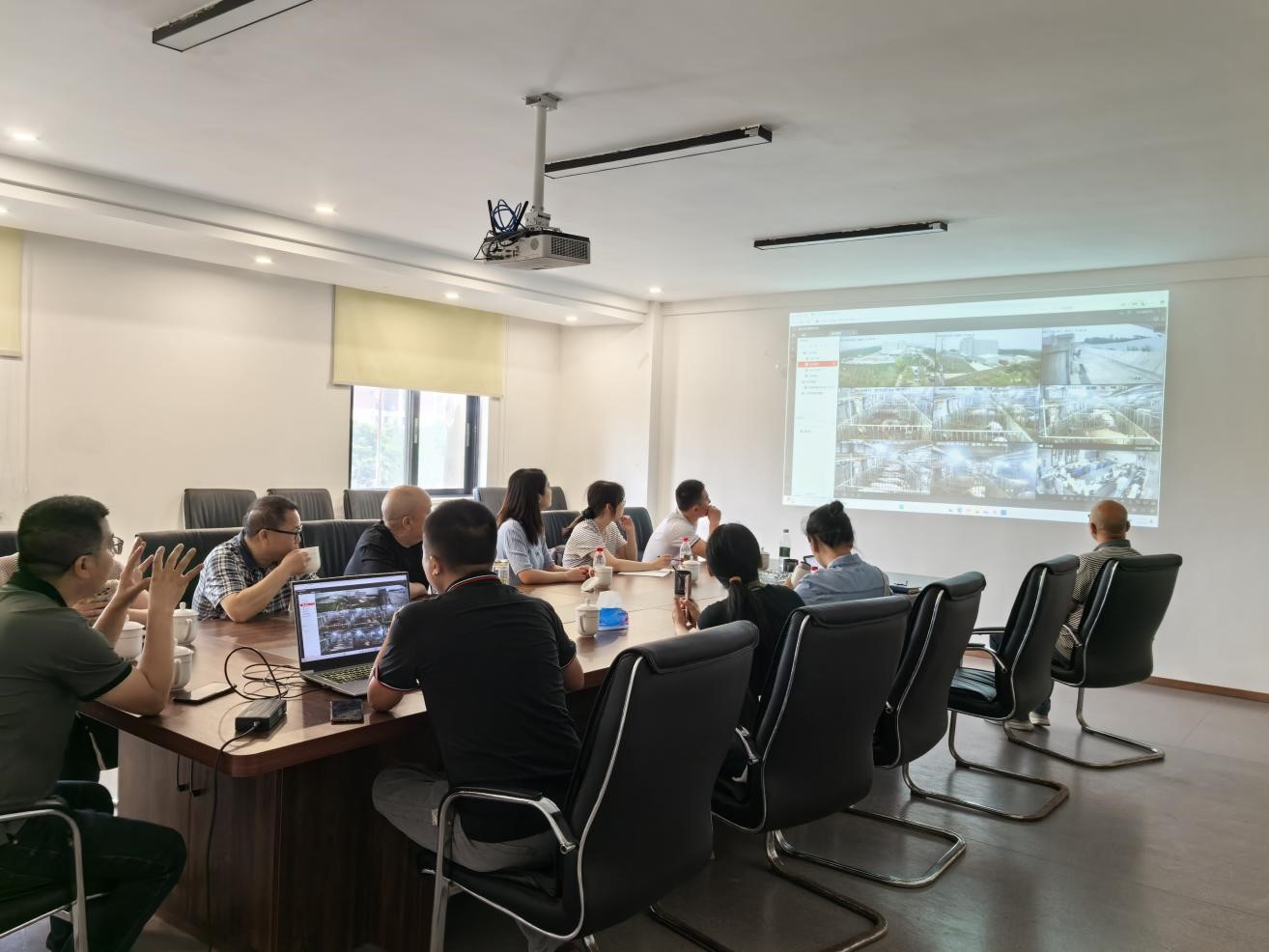 三台县生猪养殖技术推广培训专家组 到川繁猪公司调研指导