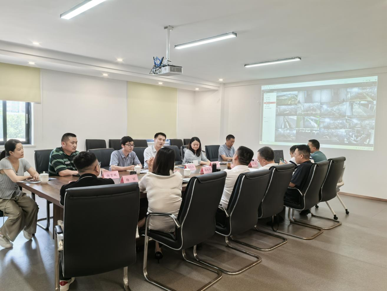 东方希望集团到川繁猪公司参观交流