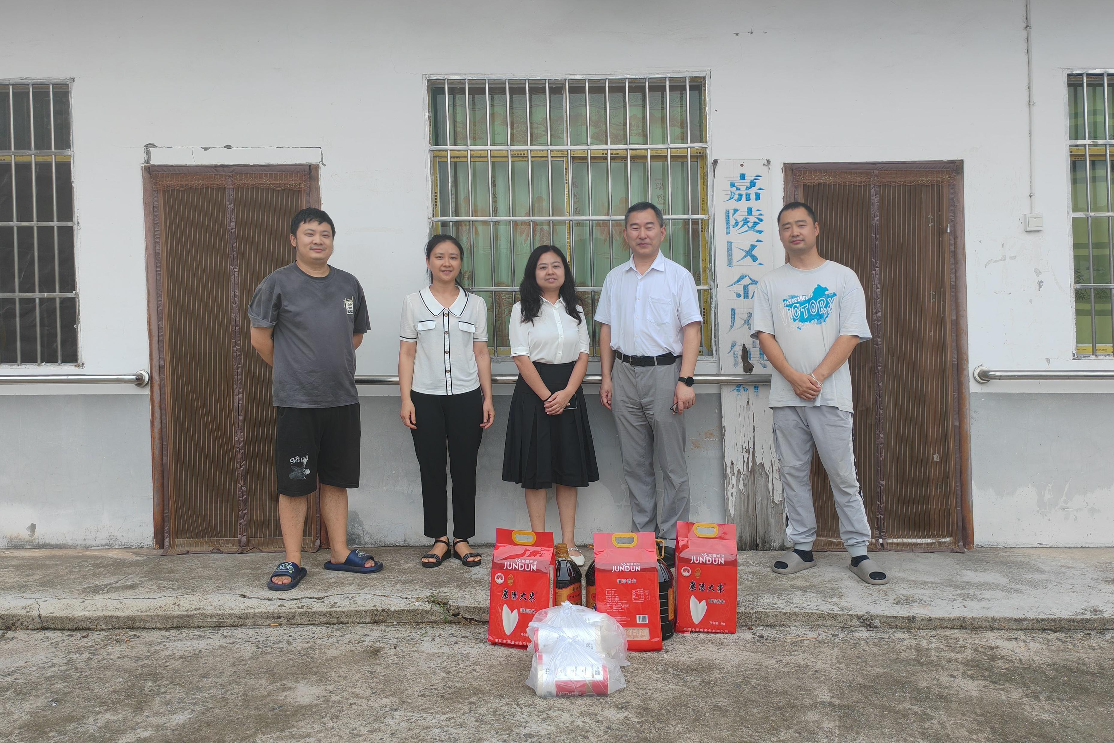 南充川北公司慰问驻村工作组